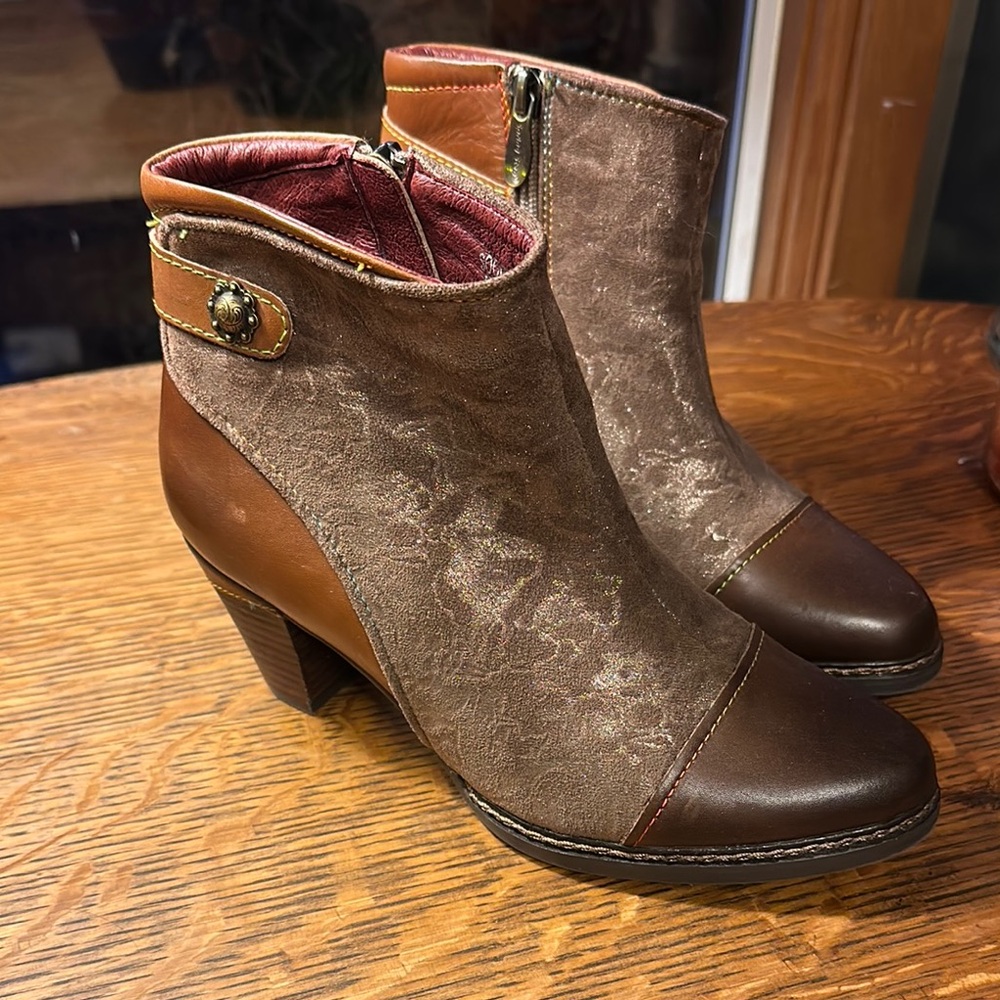 Stylish Western meets Sophistication Brown Ankle Booties with Textured Finish